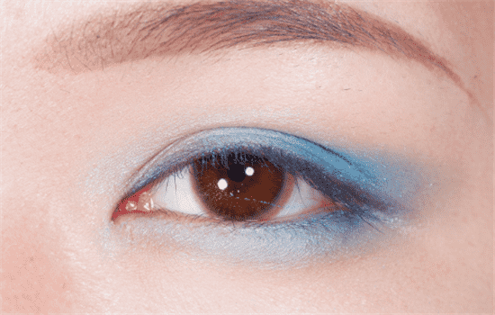 Dior夏季限量眼影怎么用夏日里的一抹蓝
