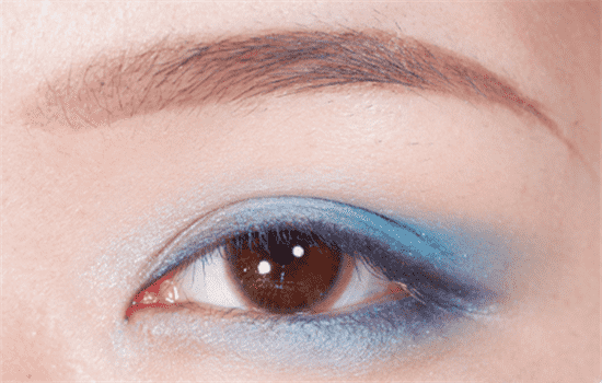 Dior夏季限量眼影怎么用夏日里的一抹蓝