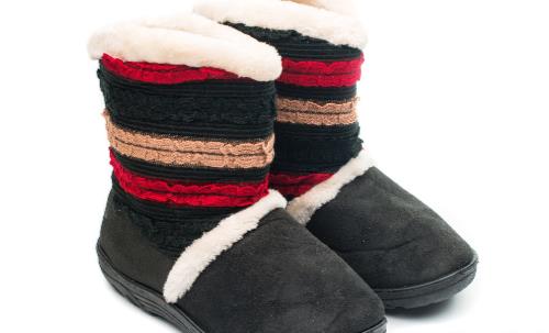 雪地靴温暖又可爱但怕脏易脏 教你雪地靴的清理保养方法