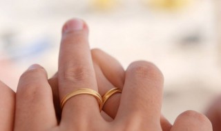 男女戒指的正确戴法 结婚男女戒指的正确戴法