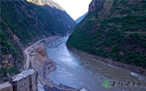 西藏雅江再次滑坡 外出遇上山体滑坡如何自救