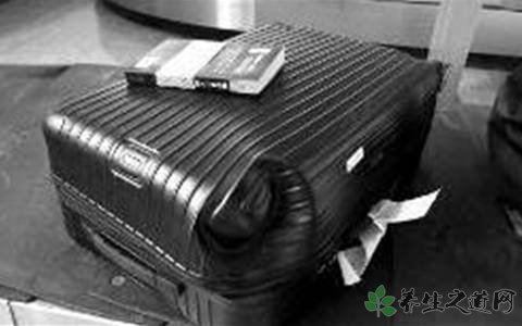 托运行李箱变形 飞机托运不能带什么