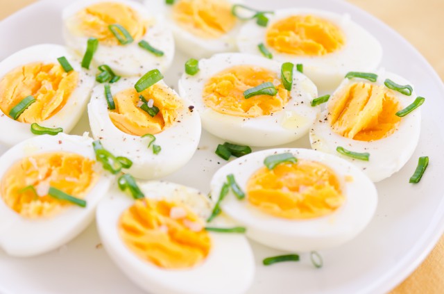 一个鸡蛋的热量是多少大卡&nbsp;减肥人一天吃几个鸡蛋