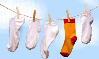 袜子能放在洗衣机洗吗（袜子能放洗衣机里洗吗?）