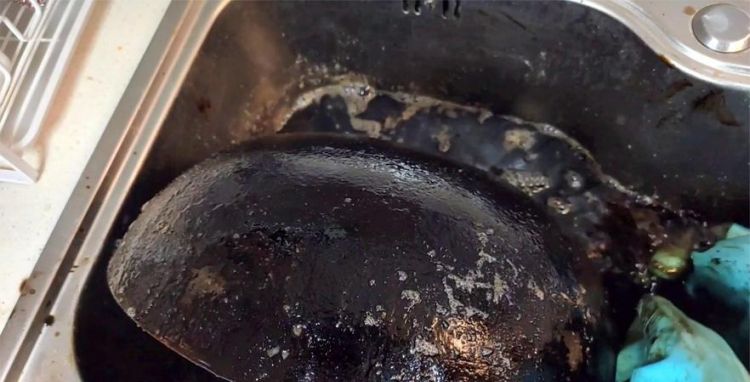 怎么去除锅底的黑糊，如何去除瓷锅里的糊痕？
