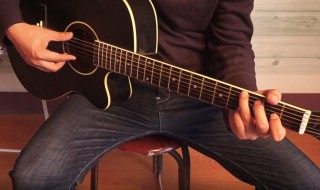 弹吉他的最简单方法技巧（弹吉他的最简单方法技巧视频）