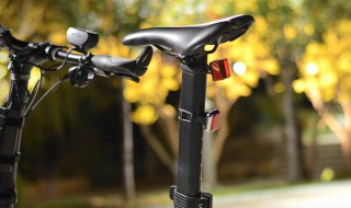 自行车车灯的使用方法（自行车车灯的使用方法视频）