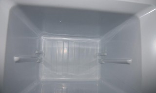 无霜冰箱底部有水流出（无霜冰箱底部有水流出正常吗）