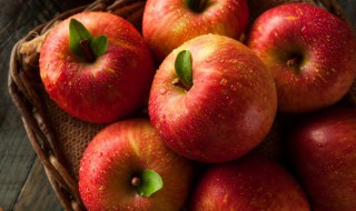 苹果长了一小块霉斑削掉之后剩下的部分可以吃吗 能不能吃长霉斑的苹果