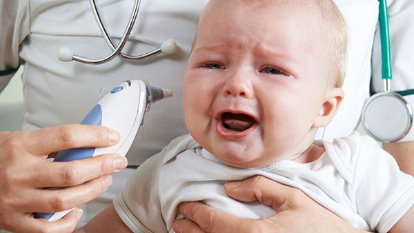 宝宝吐奶怎么办 如何预防宝宝吐奶