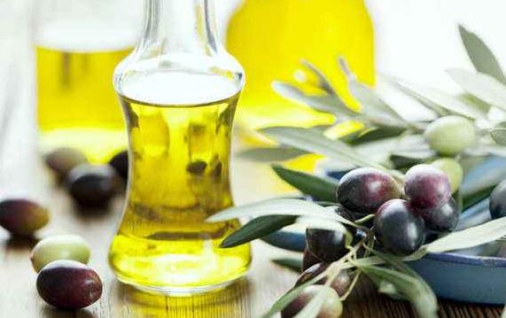 橄榄油能当身体乳吗？橄榄油当身体乳用的好处和坏处