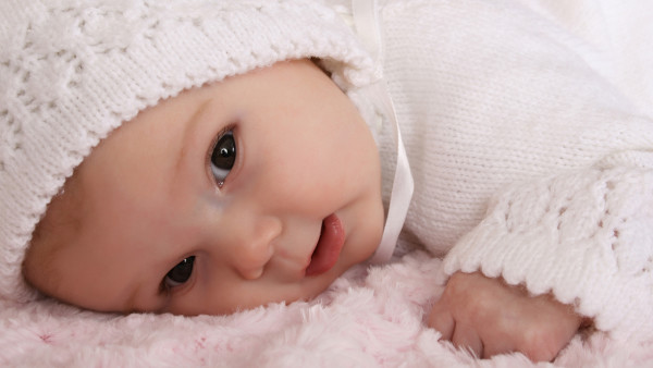 6新生儿吃奶粉量是多少？个月宝宝奶粉量表