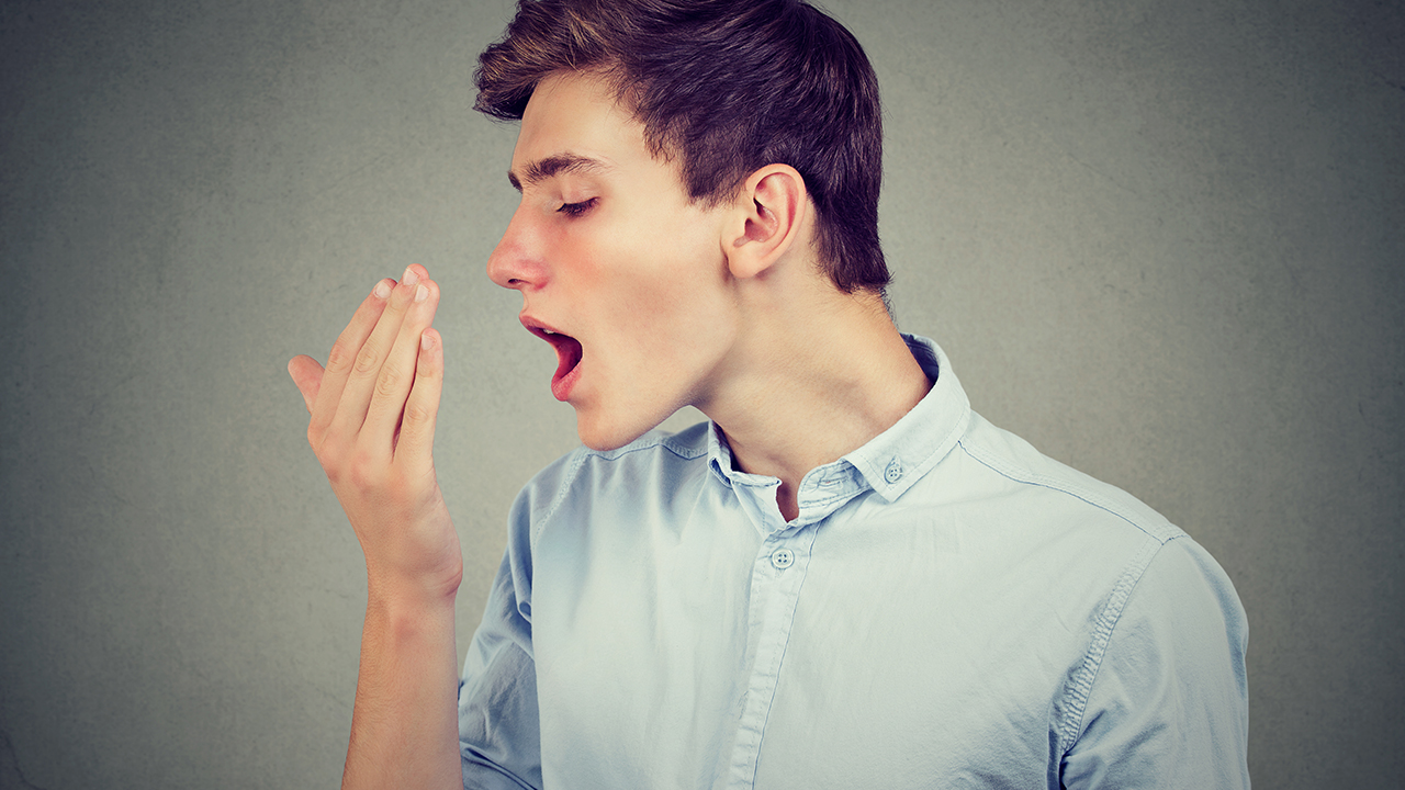 为什么自己闻不到自己的口臭味？口臭的4大诱因你了解吗！