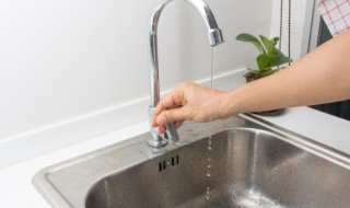 家庭水管清洗设备使用方法（清洗家用水管的设备）