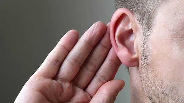 耳屎是有用的“屎”！​耳朵不掏就痒竟然是“它”在作祟？