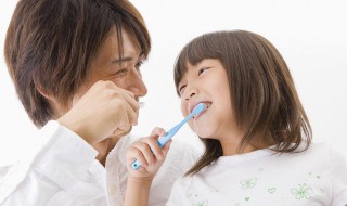 9岁儿童刷牙的正确方法 9岁儿童刷牙的正确方法图片