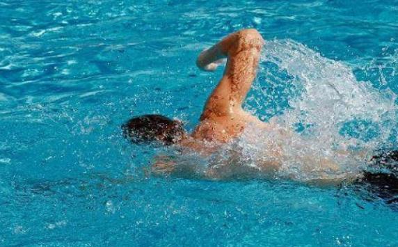 游泳可以减脂吗？游泳可以治疗颈椎病吗
