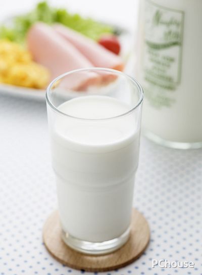 牛奶洗脸的方法 正确用牛奶洗脸的方法