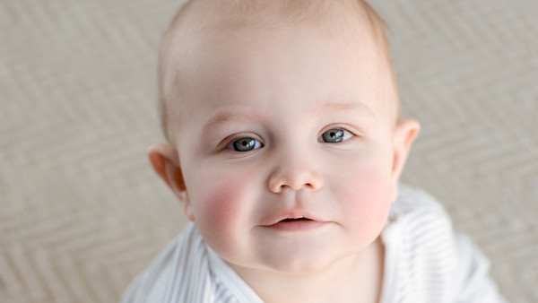12个月宝宝吃手正常吗 宝宝吃手的生理与心理需求