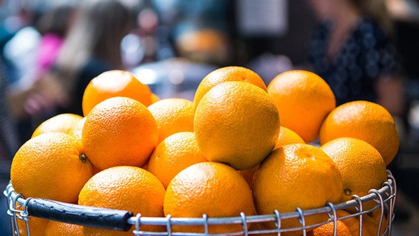 吃了坏掉的橙子多久有反应 吃橙子过量什么害处