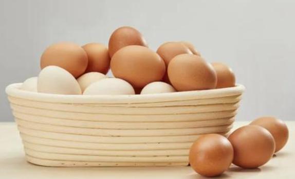 鸡蛋是酸性还是碱性？生鸡蛋可以吃吗