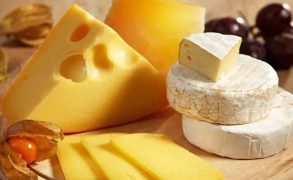 奶酪的主要成分是什么呢？吃奶酪有什么好处呢