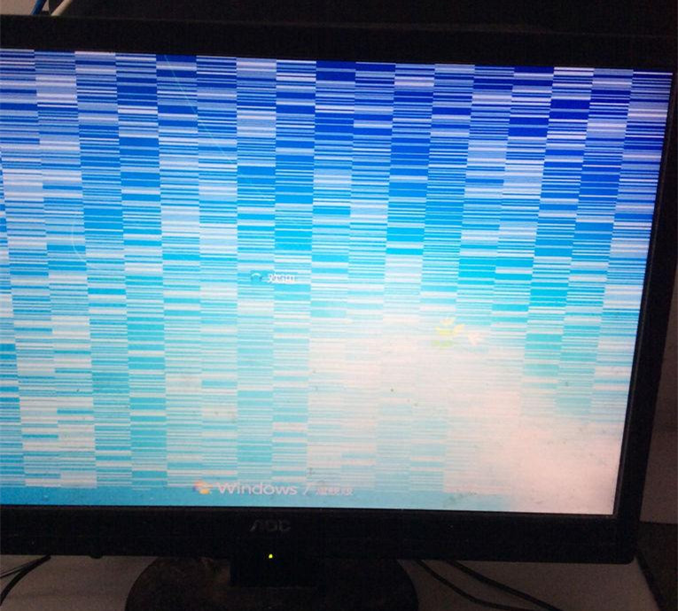 电脑屏幕花屏横条纹闪