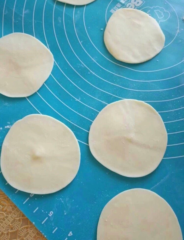 饺子皮做葱油饼